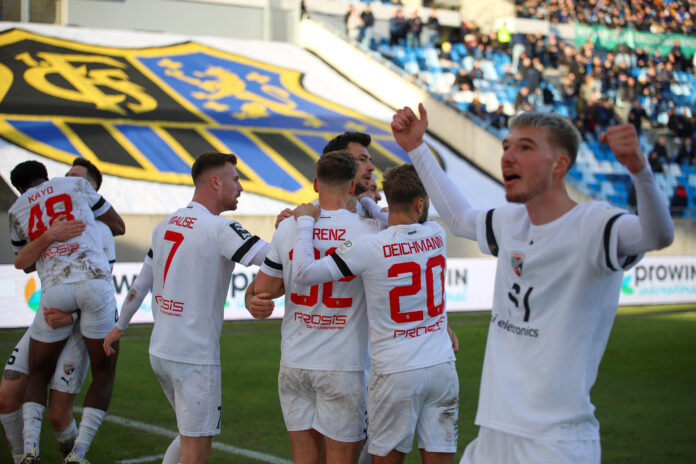 Ingolstadt feiert den Sieg über den 1. FC Saarbrücken - Foto: saarnews